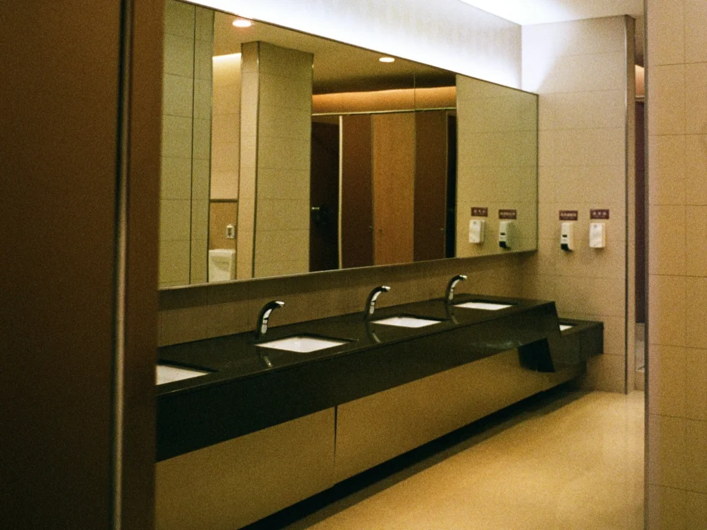 泰拳教室網站-前鎮館環境-廁所